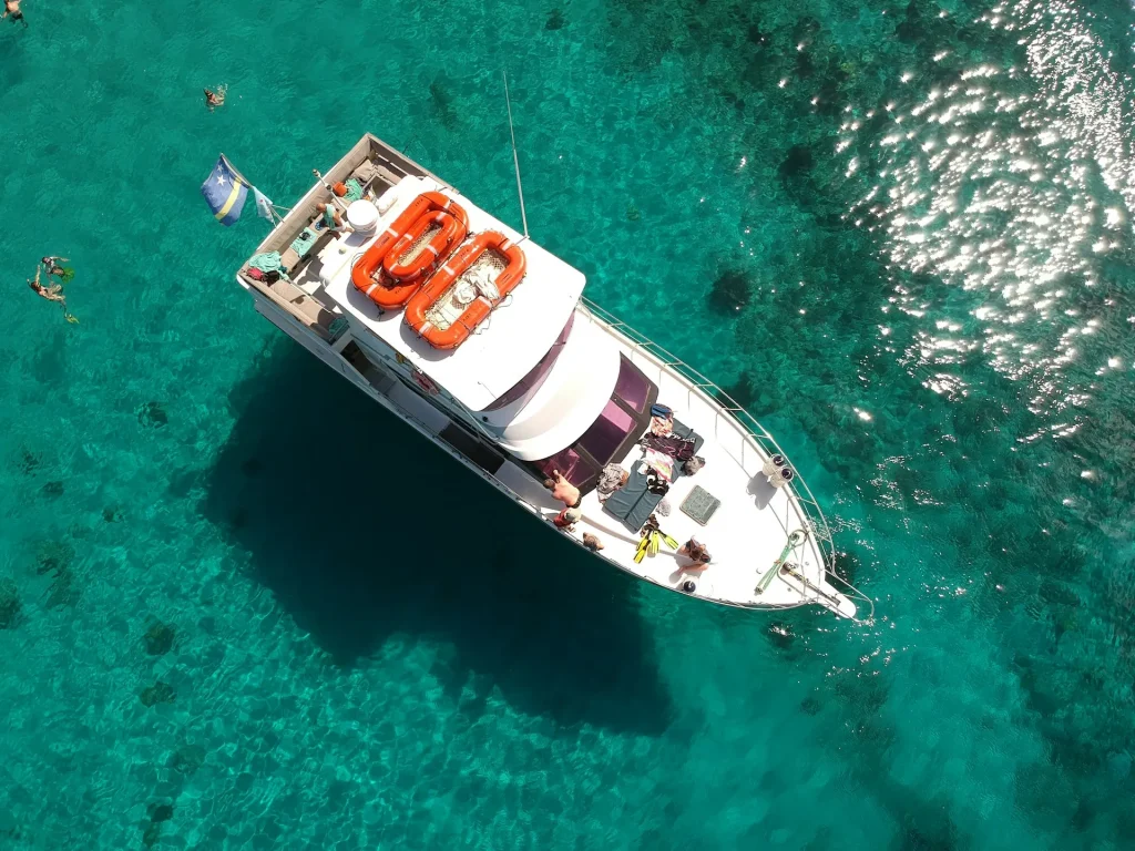 curacao boat tour unsplash